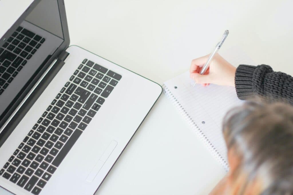 komputer-copywriter-praca
